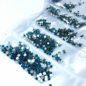 Стразы Mix Size SS3, SS4, SS5, SS6, SS8 стекло Blue Zircon, 1440шт